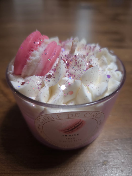 Bougie macaron fraise